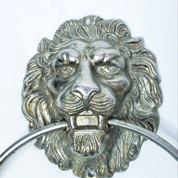 Vintage Pair of Lion Head Brass Door Knockers or Towel Holders - Picture 10 of 16